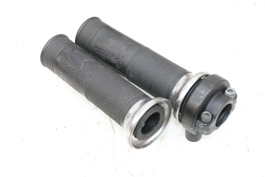 photo de THROTTLE GRIP PIAGGIO VESPA GTS SUPER IE 125 (2009 - 2016) - Alternative perspective