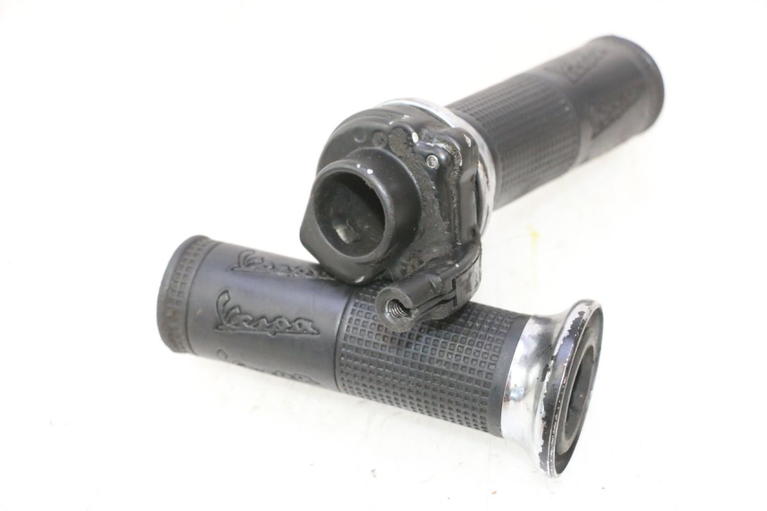 photo de THROTTLE GRIP PIAGGIO VESPA LX 2T 50 (2005 - 2013) - Component detail