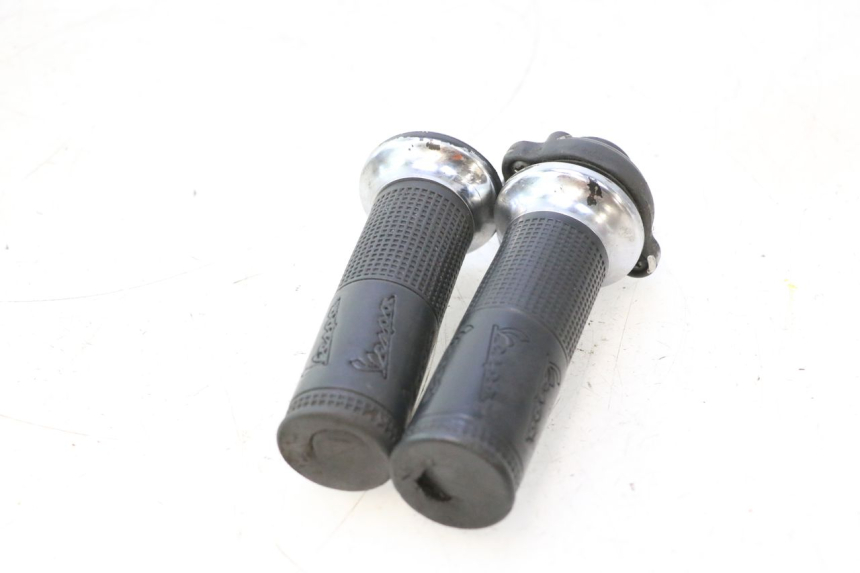 photo de THROTTLE GRIP PIAGGIO VESPA LX 2T 50 (2005 - 2013) - Product overview