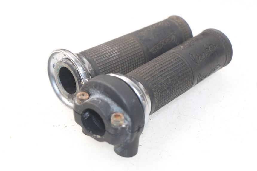 photo de THROTTLE GRIP PIAGGIO VESPA LX IE 125 (2010 - 2012) - Main view