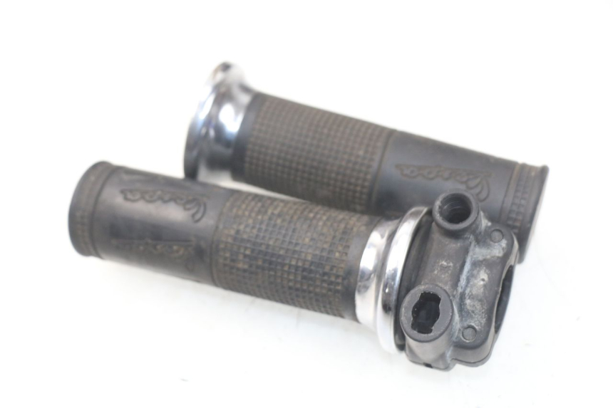 photo de THROTTLE GRIP PIAGGIO VESPA LX IE 125 (2010 - 2012) - Zoom on usage condition