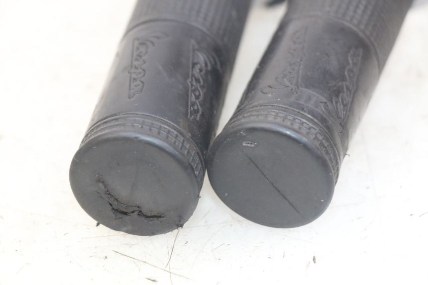 photo de THROTTLE GRIP PIAGGIO VESPA LXV 125 (2006 - 2009) - Technical close-up