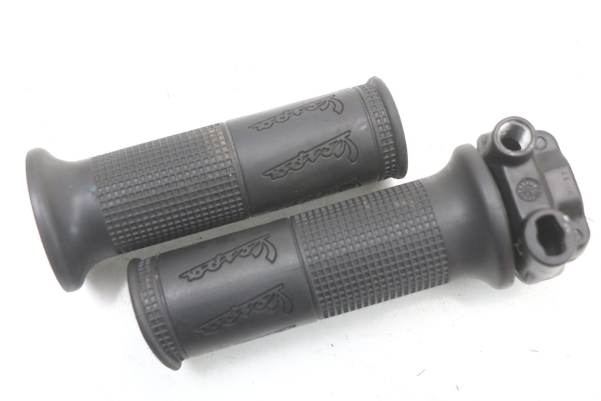 photo de THROTTLE GRIP PIAGGIO VESPA PRIMAVERA 4T 50 (2021 - 2024) - Zoom on usage condition