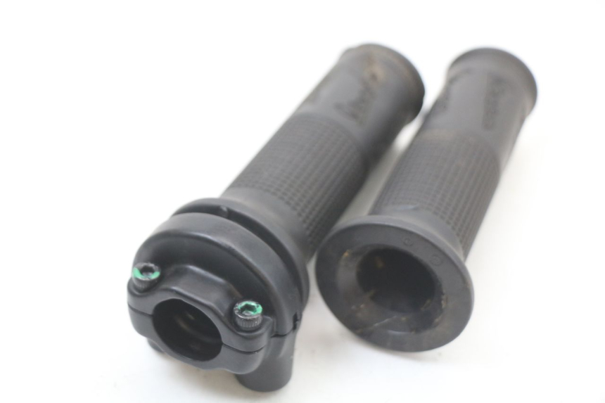 photo de THROTTLE GRIP PIAGGIO VESPA PRIMAVERA 4T 50 (2021 - 2024) - Technical close-up
