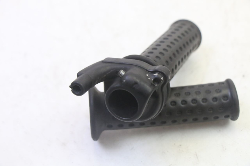 photo de THROTTLE GRIP PIAGGIO VESPA S 2T 50 (2007 - 2014) - Zoom on usage condition