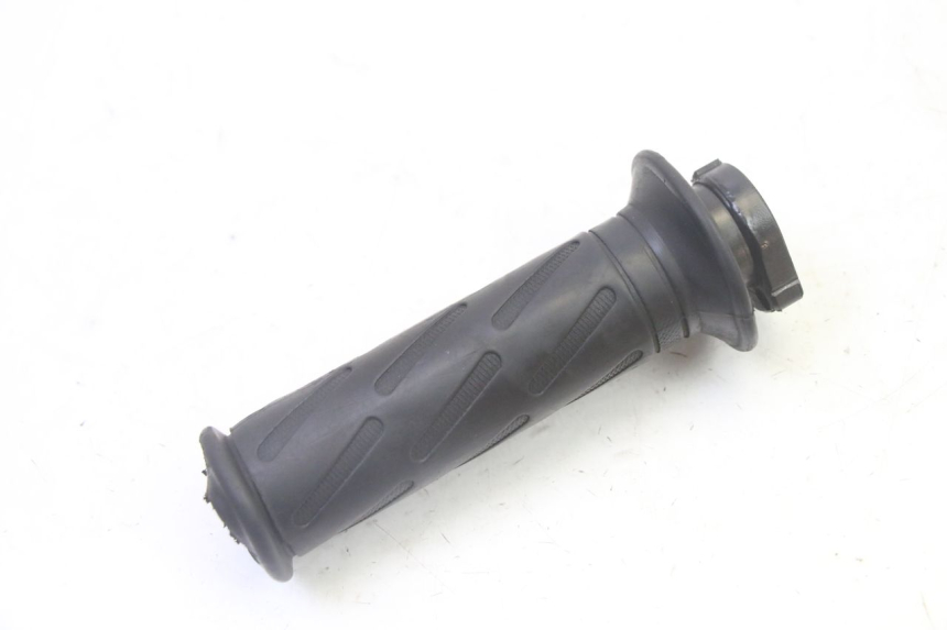 photo de THROTTLE GRIP PEUGEOT VIVACITY NEW 4T 50 (2008 - 2017) - Zoom on usage condition