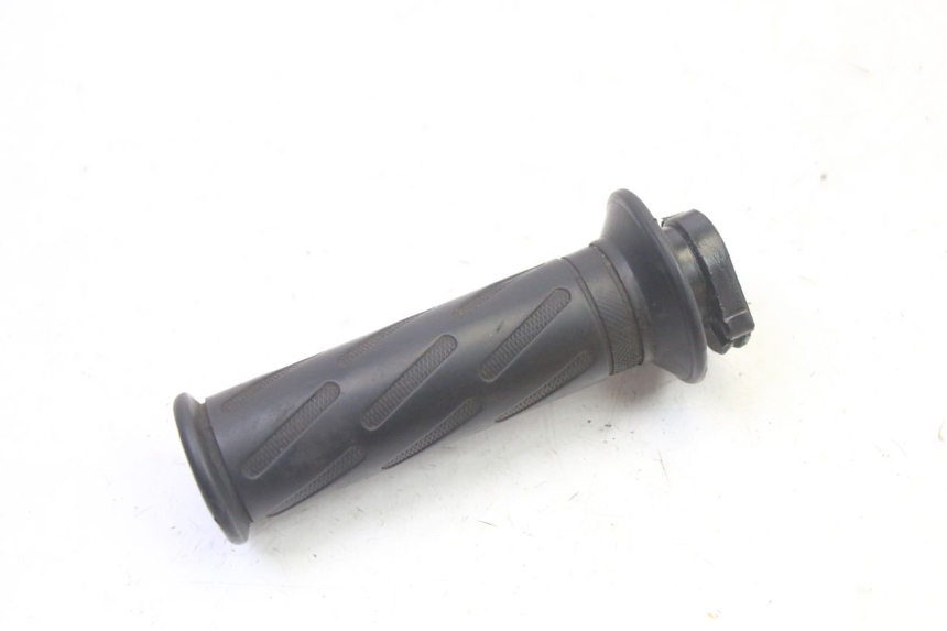 photo de THROTTLE GRIP PEUGEOT VIVACITY NEW 4T 50 (2008 - 2017) - Zoom on usage condition