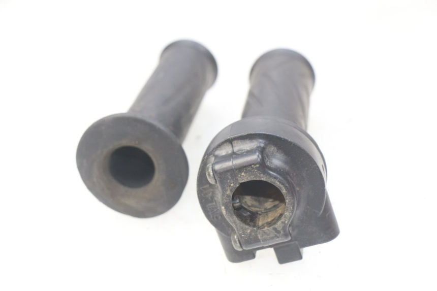 photo de THROTTLE GRIP YAMAHA XMAX X-MAX 125 (2006 - 2009) - Technical close-up