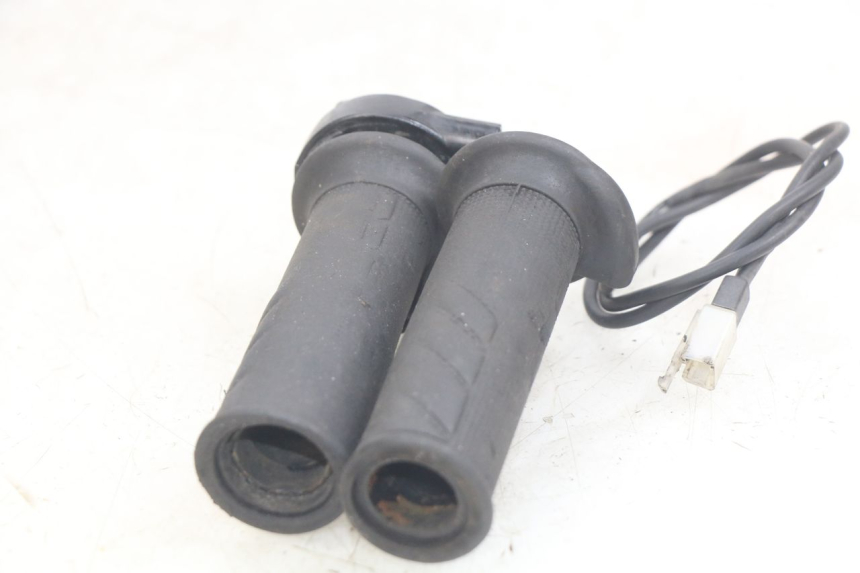 photo de THROTTLE GRIP YAMAHA X-MAX XMAX 250 (2006 - 2009) - Alternative perspective