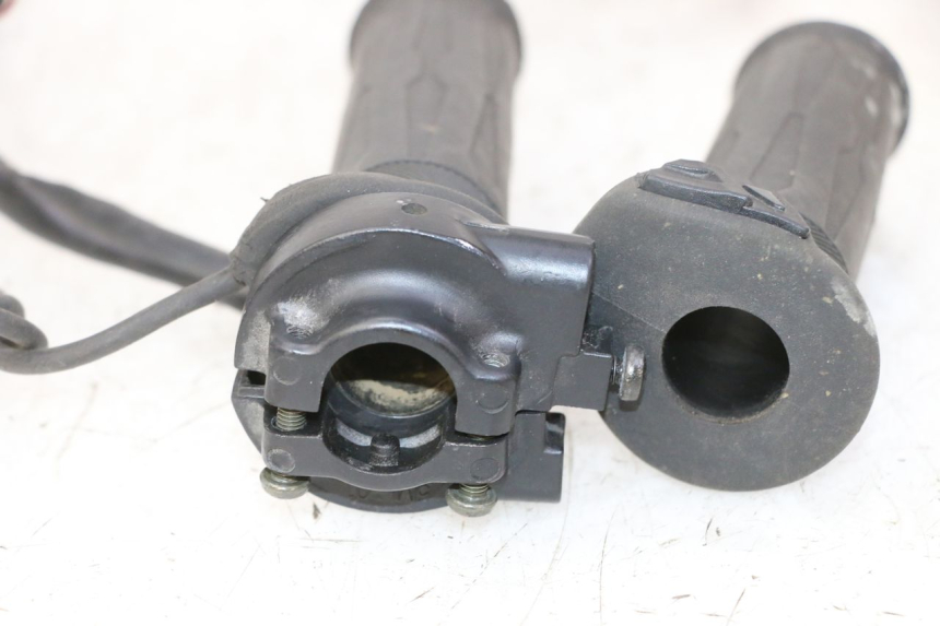 photo de THROTTLE GRIP YAMAHA XMAX X-MAX 125 (2006 - 2009) - Alternative perspective