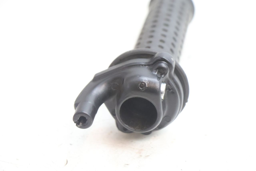 photo de THROTTLE GRIP PIAGGIO X8 STREET 125 (2006 - 2007) - Alternative perspective