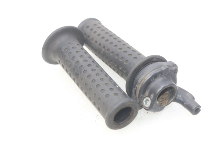 photo de THROTTLE GRIP PIAGGIO X9 EVOLUTION 250 (2003 - 2007) - Zoom on usage condition