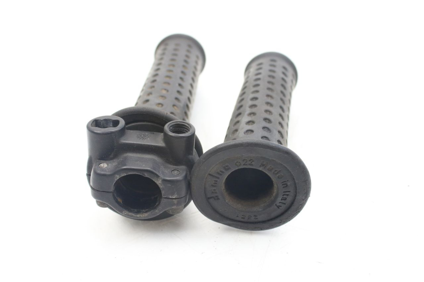 photo de THROTTLE GRIP PIAGGIO X9 EVOLUTION 500 (2003 - 2005) - Zoom on usage condition