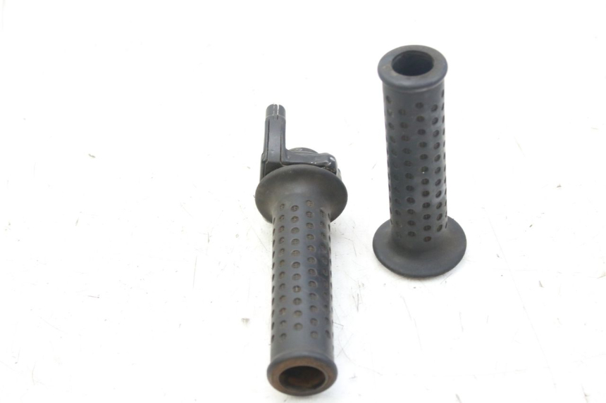 photo de THROTTLE GRIP PIAGGIO X9 EVOLUTION 125 (2003 - 2007) - Zoom on usage condition