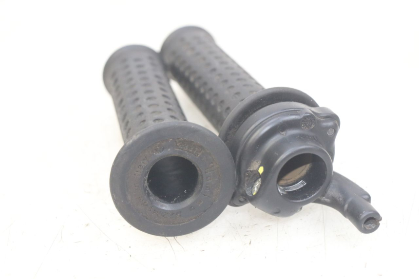 photo de THROTTLE GRIP PIAGGIO XEVO - X EVO 125 (2007 - 2017) - Zoom on usage condition