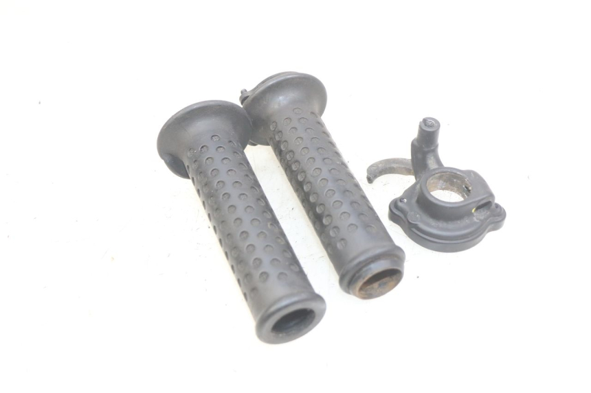 photo de THROTTLE GRIP PIAGGIO XEVO - X EVO 125 (2007 - 2017) - Alternative perspective