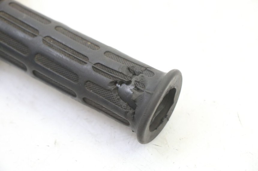 photo de THROTTLE GRIP HONDA XLV VARADERO 125 (2000 - 2006) - Alternative perspective