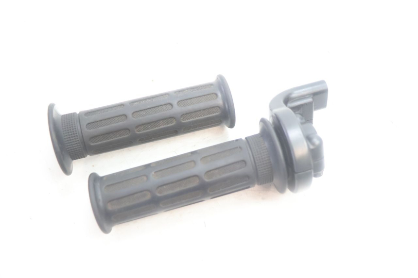 photo de THROTTLE GRIP HONDA XLV VARADERO 125 (2007 - 2012) - Alternative perspective