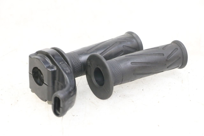 photo de THROTTLE GRIP YAMAHA FZS FAZER 600 (2001 - 2003) - Component detail