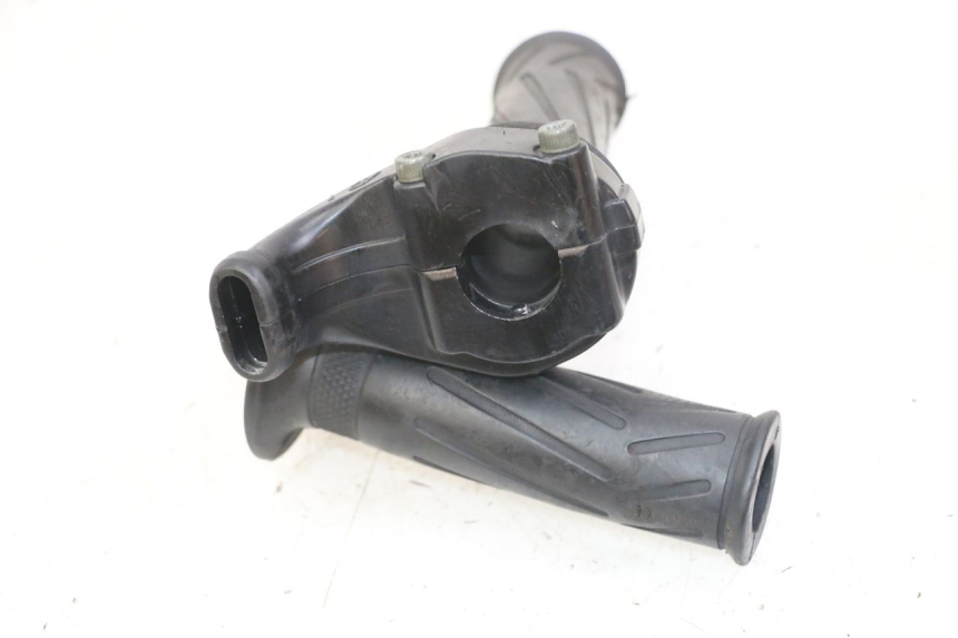 photo de THROTTLE GRIP YAMAHA FZS FAZER 600 (2001 - 2003) - Alternative perspective