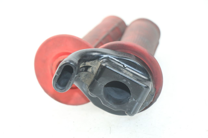 photo de THROTTLE GRIP YAMAHA YZ-F YZF 250 (2014 - 2018) - Zoom on usage condition