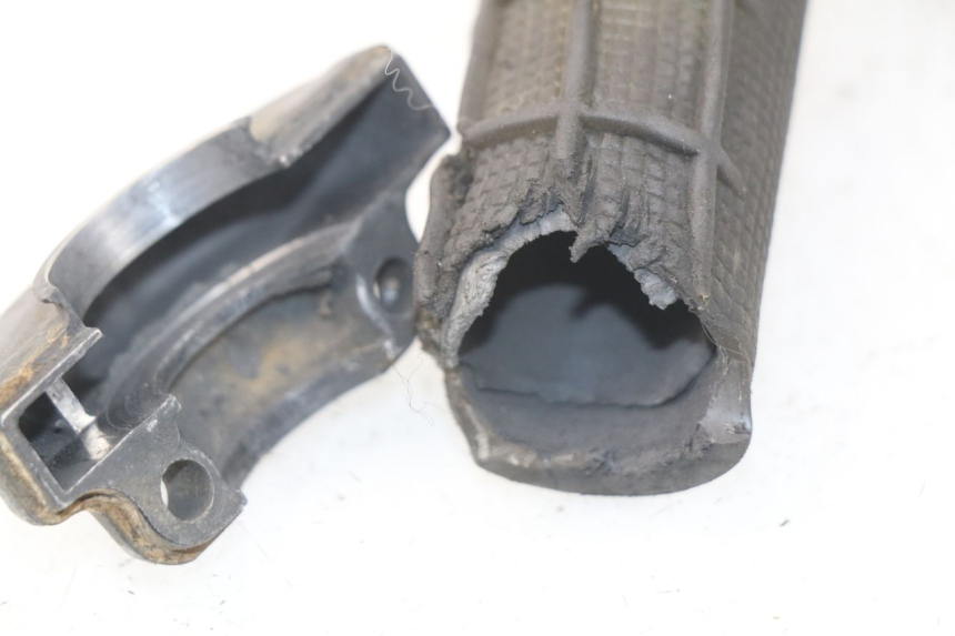 photo de THROTTLE GRIP YAMAHA YZ 85 (2002 - 2018) - Zoom on usage condition