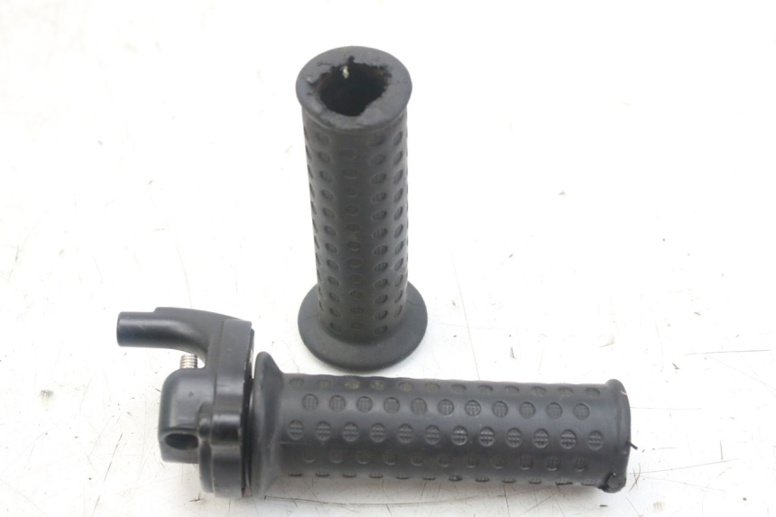 photo de THROTTLE GRIP PIAGGIO ZIP 4T 50 (2018 - 2020) - Main view