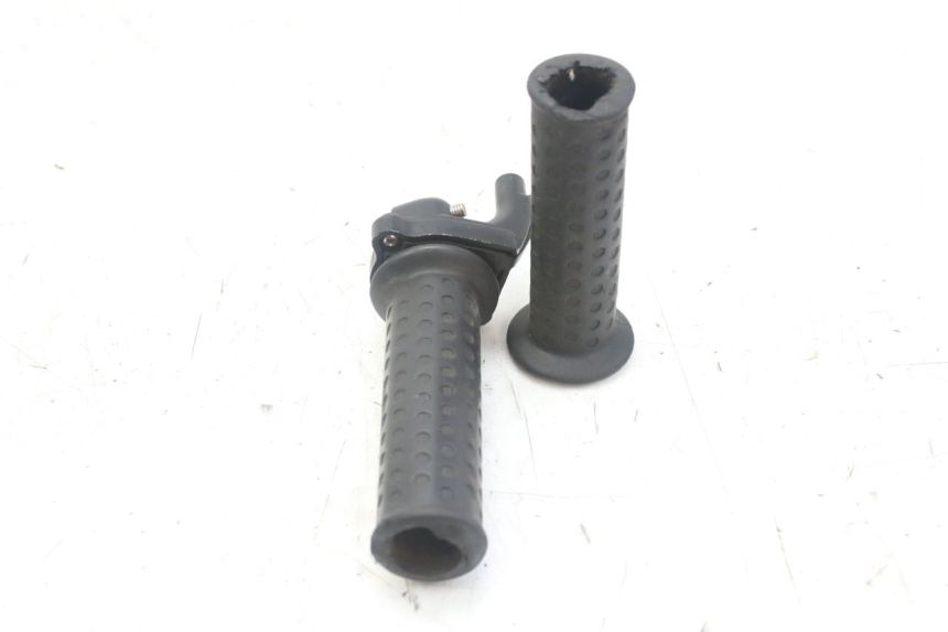 photo de THROTTLE GRIP PIAGGIO ZIP 4T 50 (2018 - 2020) - Zoom on usage condition