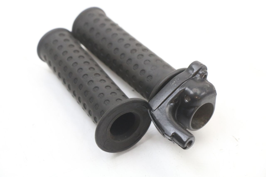 photo de THROTTLE GRIP PIAGGIO ZIP 4T 50 (2018 - 2020) - Zoom on usage condition