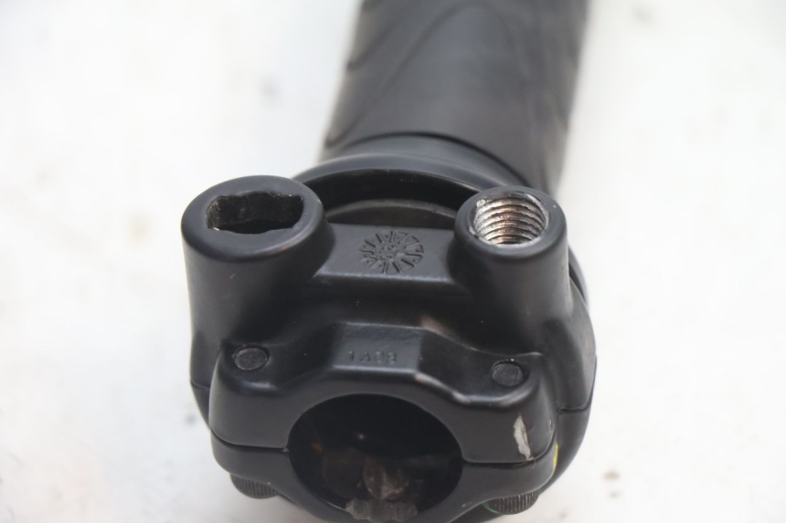 photo de THROTTLE GRIP PIAGGIO ZIP 4T 50 (2018 - 2020) - Technical close-up