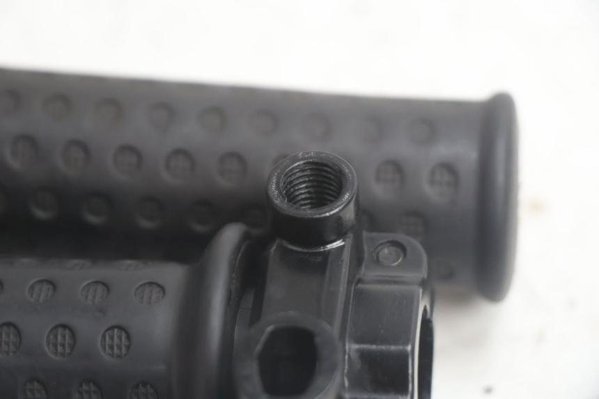 photo de THROTTLE GRIP PIAGGIO ZIP IGET 4T 50 (2021 - 2023) - Technical close-up