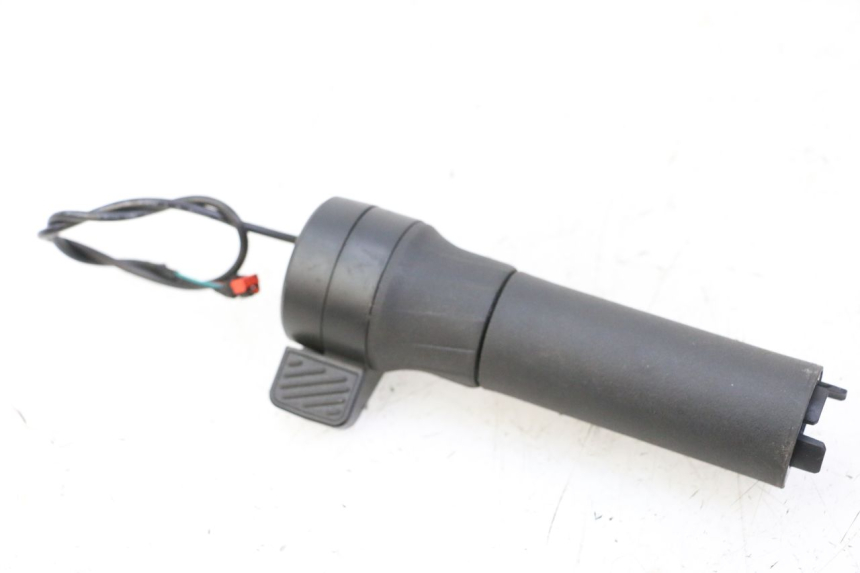 photo de THROTTLE GRIP SEGWAY NINEBOT ZT3 PRO 1 - Main view