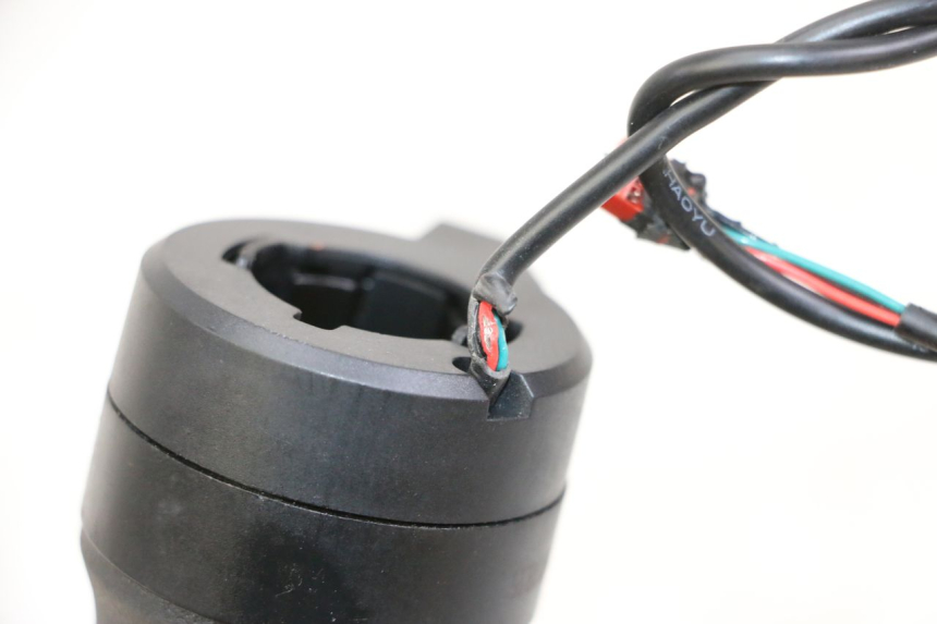 photo de THROTTLE GRIP SEGWAY NINEBOT ZT3 PRO 1 - Component detail