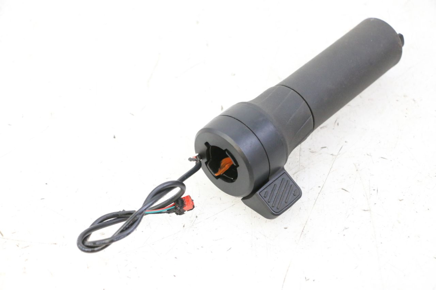 photo de THROTTLE GRIP SEGWAY NINEBOT ZT3 PRO 1 - Checked used part