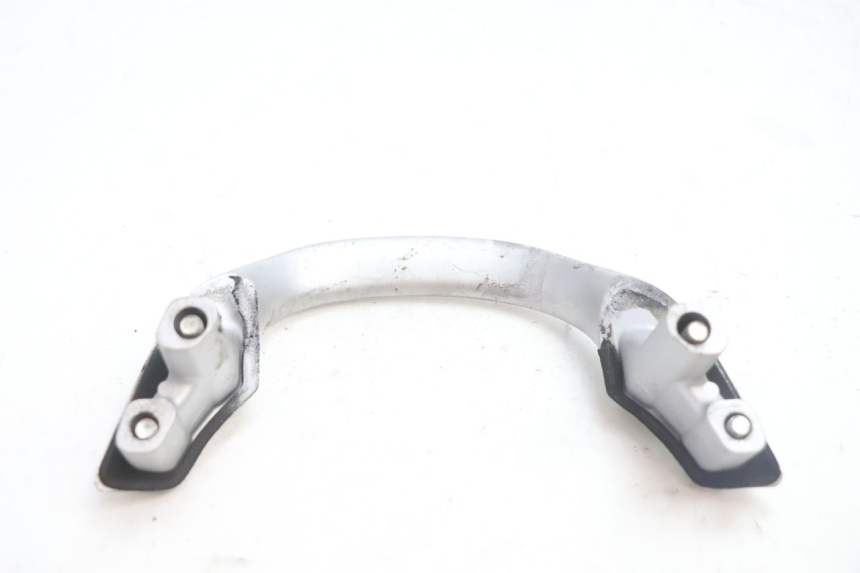 photo de GRAB RAIL HONDA CB F HORNET 600 (2005 - 2006) - Surface and material condition