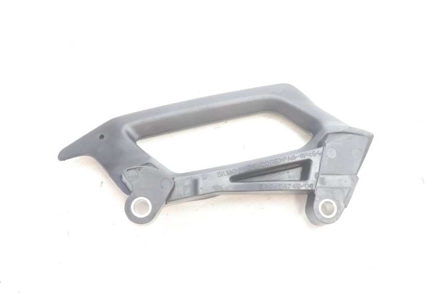 photo de RIGHT GRAB RAIL  YAMAHA FZ8 800 (2010 - 2016) - Zoom on usage condition