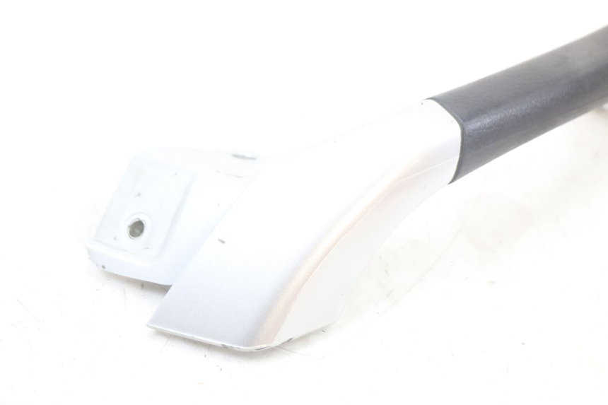 photo de RIGHT REAR HANDLEBAR PIAGGIO MP3 LT 400 (2007 - 2012) - Alternative perspective