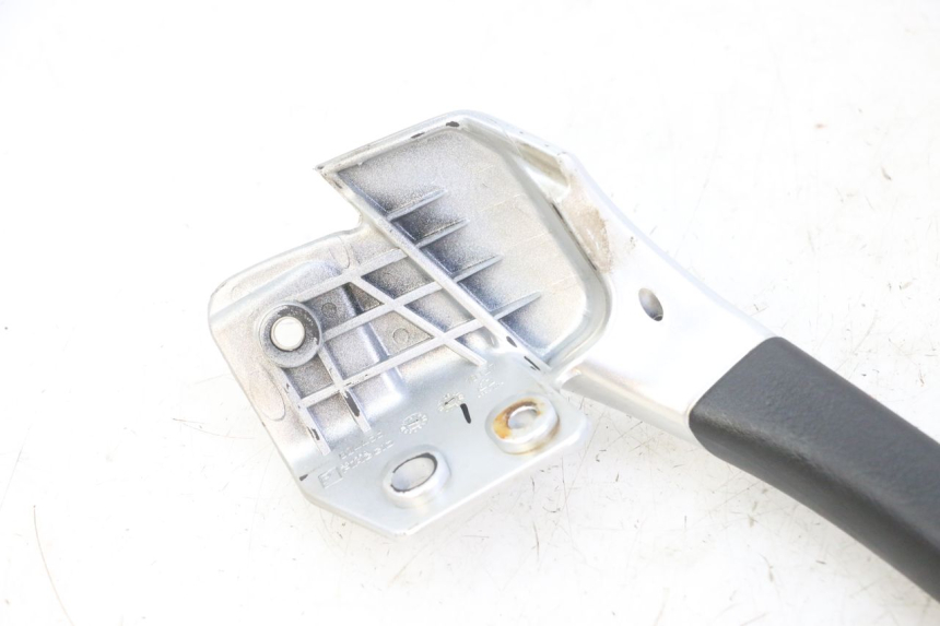 photo de RIGHT REAR HANDLEBAR PIAGGIO MP3 LT 300 (2010 - 2016) - Zoom on usage condition