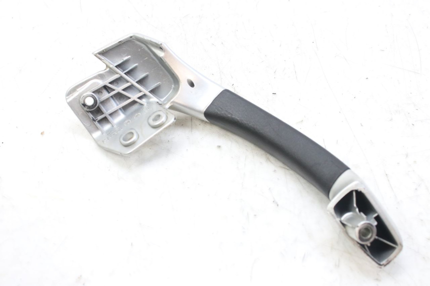 photo de RIGHT REAR HANDLEBAR PIAGGIO MP3 RL 250 (2006 - 2010) - Zoom on usage condition