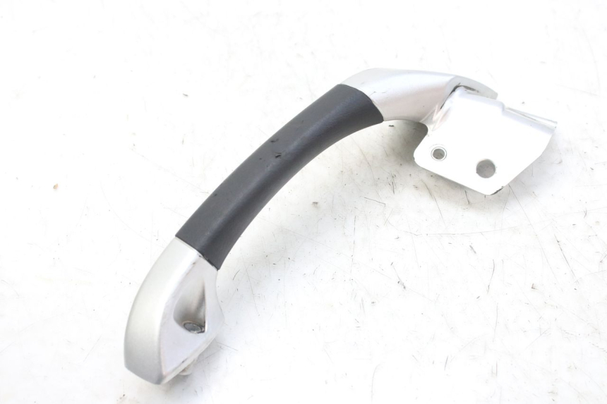 photo de RIGHT REAR HANDLEBAR PIAGGIO MP3 RL 250 (2006 - 2010) - Alternative perspective