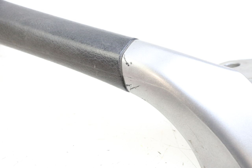 photo de RIGHT GRAB RAIL  PIAGGIO MP3 125 (2006 - 2014) - Alternative perspective