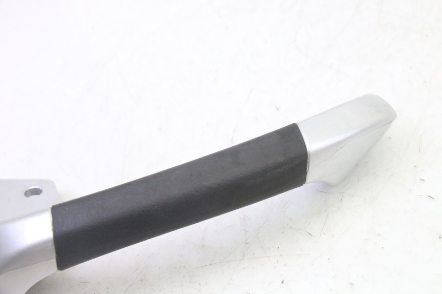 photo de RIGHT REAR HANDLEBAR PIAGGIO MP3 RL 250 (2006 - 2010) - Alternative perspective