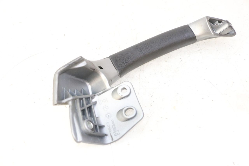 photo de RIGHT GRAB RAIL  PIAGGIO MP3 125 (2006 - 2014) - Zoom on usage condition