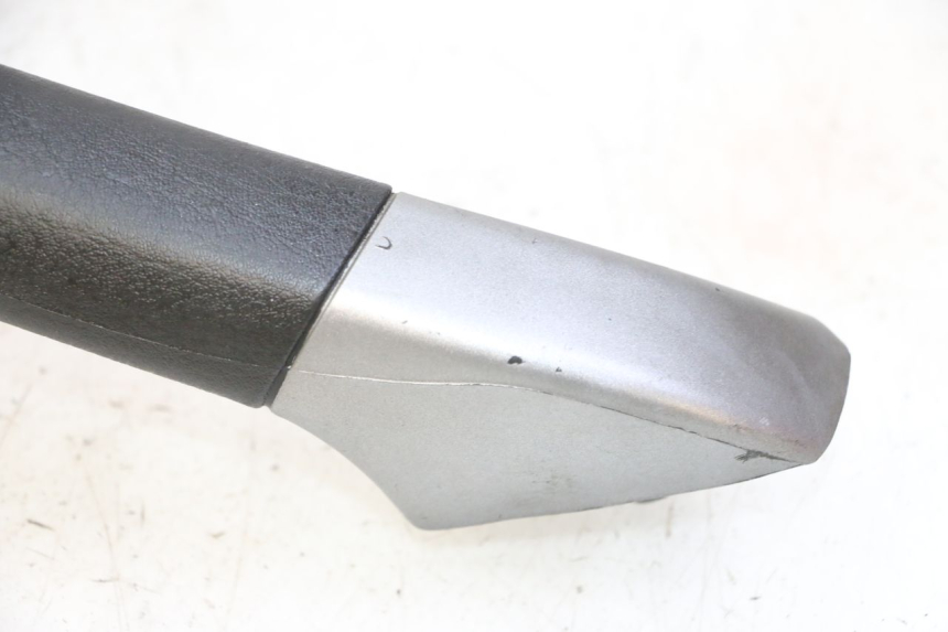 photo de RIGHT GRAB RAIL  PIAGGIO MP3 125 (2006 - 2014) - Surface and material condition