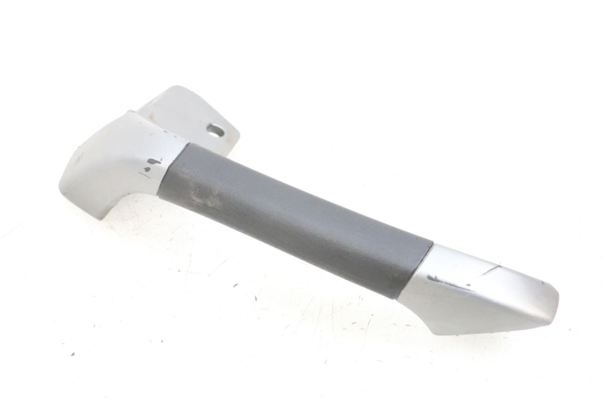 photo de RIGHT GRAB RAIL  PIAGGIO MP3 125 (2006 - 2014) - Surface and material condition