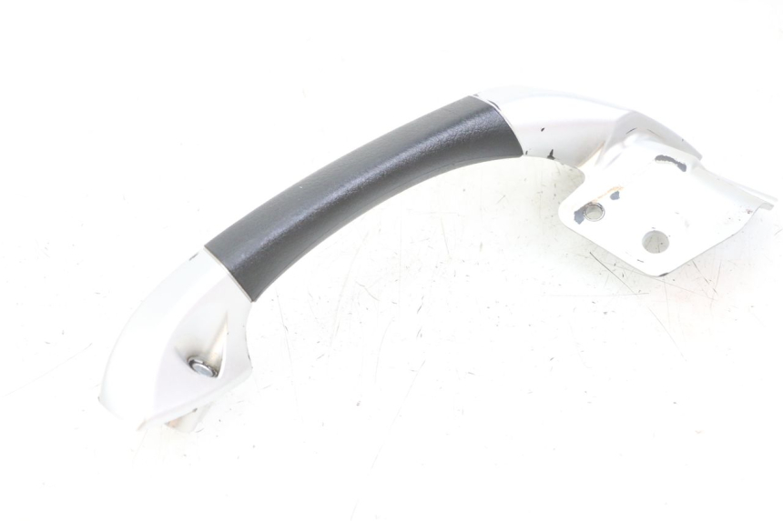 photo de RIGHT REAR HANDLEBAR PIAGGIO MP3 LT 400 (2007 - 2012) - Zoom on usage condition