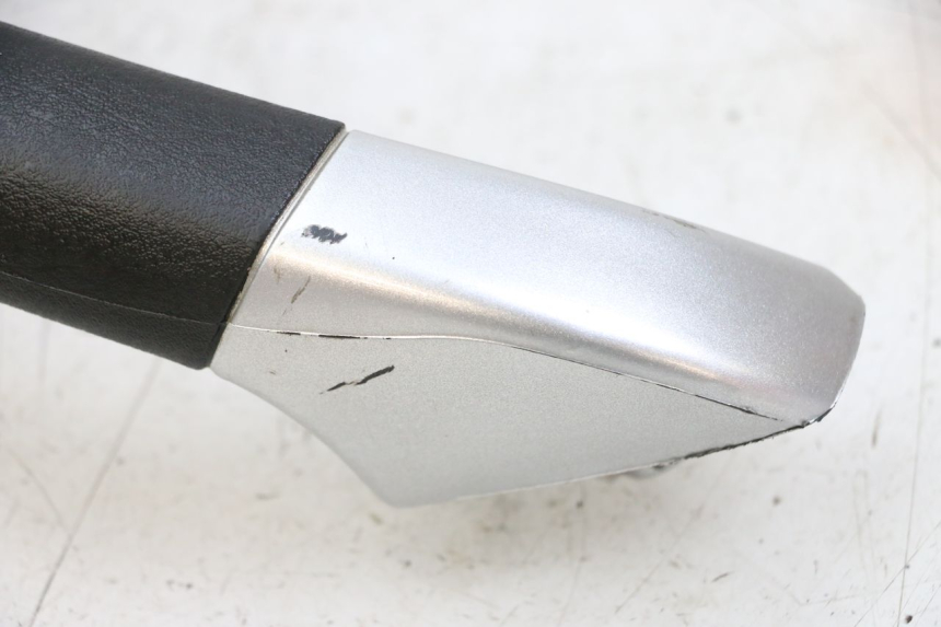 photo de RIGHT REAR HANDLEBAR PIAGGIO MP3 LT 400 (2007 - 2012) - Fixing points details