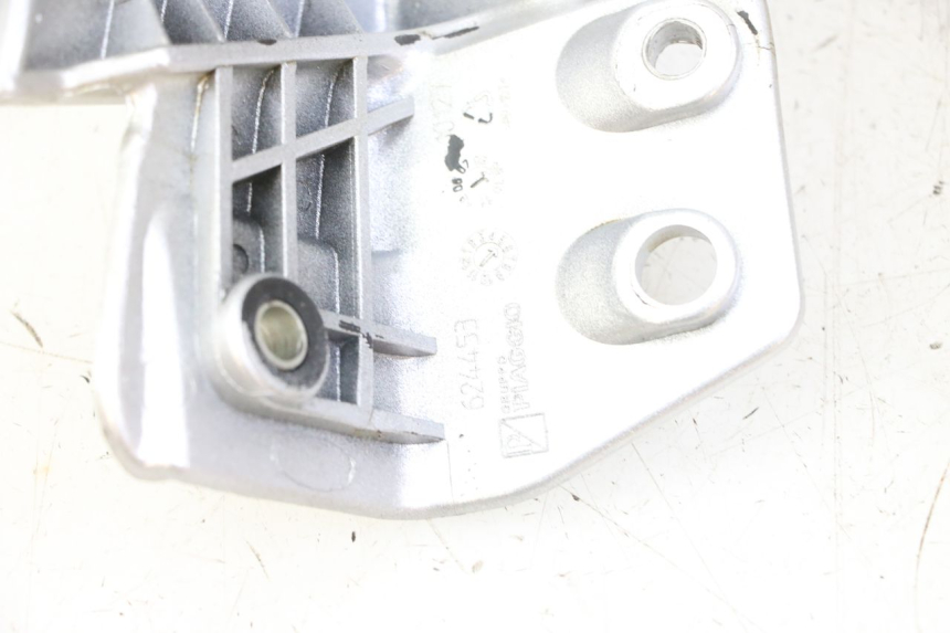 photo de RIGHT REAR HANDLEBAR PIAGGIO MP3 LT 400 (2007 - 2012) - Alternative perspective