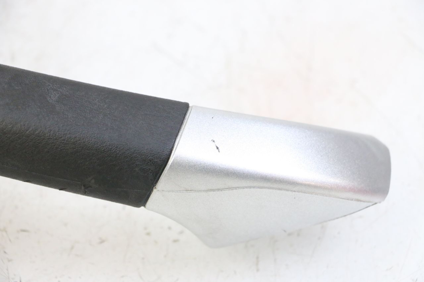 photo de RIGHT REAR HANDLEBAR PIAGGIO MP3 LT 400 (2007 - 2012) - Surface and material condition