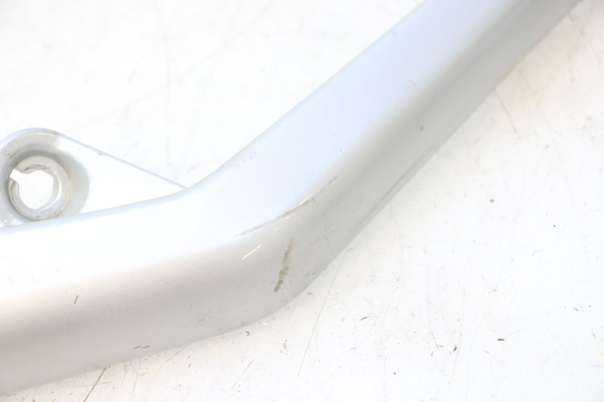 photo de RIGHT GRAB RAIL  DAELIM S2 125 (2006 - 2007) - Markings and original references